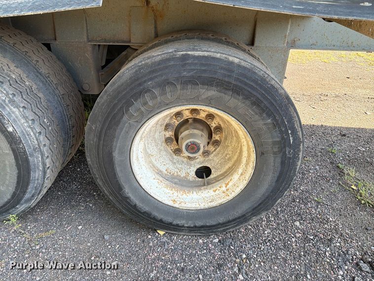 image for item EA0470 2008 SmithCo  side dump trailer