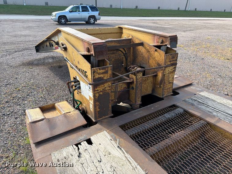 image for item EA0472 2001 Load King lowboy equipment trailer