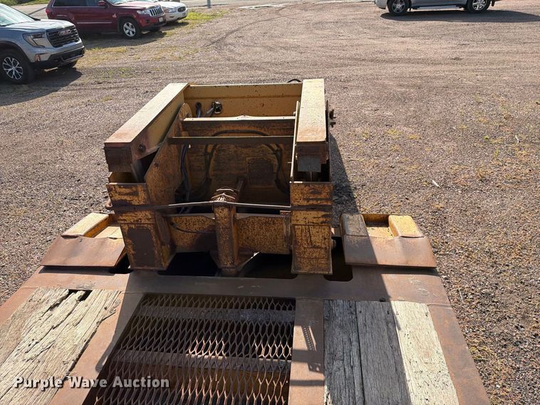 image for item EA0472 2001 Load King lowboy equipment trailer