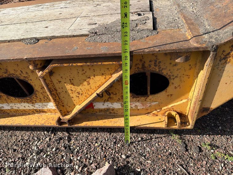 image for item EA0472 2001 Load King lowboy equipment trailer
