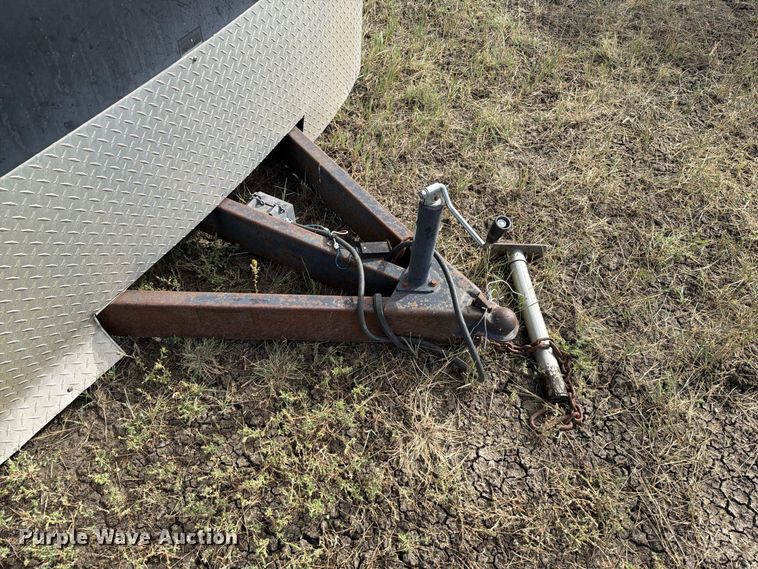 image for item EA0479 2002 Continental Cargo enclosed cargo trailer