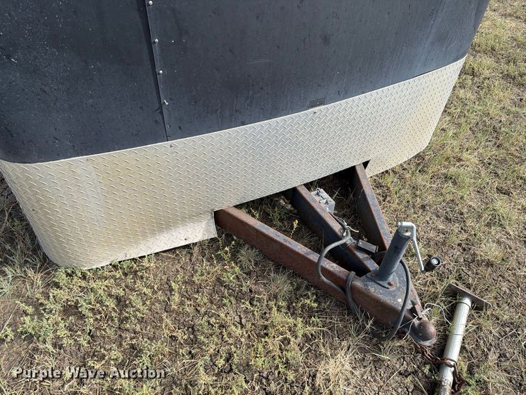 image for item EA0479 2002 Continental Cargo enclosed cargo trailer