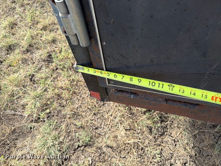 image for item EA0479 2002 Continental Cargo enclosed cargo trailer