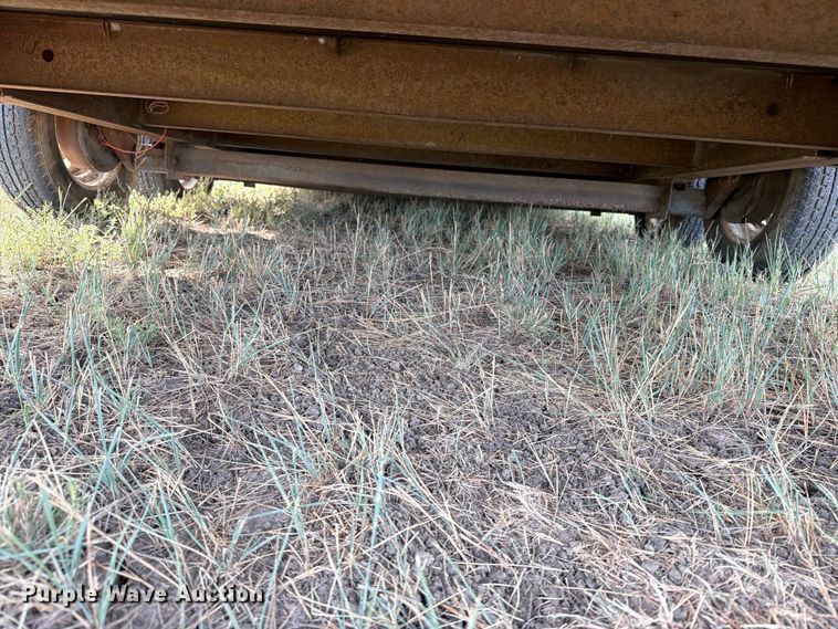image for item EA0479 2002 Continental Cargo enclosed cargo trailer