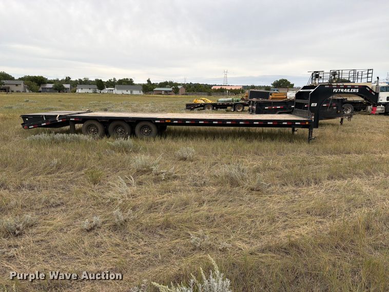 image for item EA0532 2023 PJ Trailers 3F413 equipment trailer