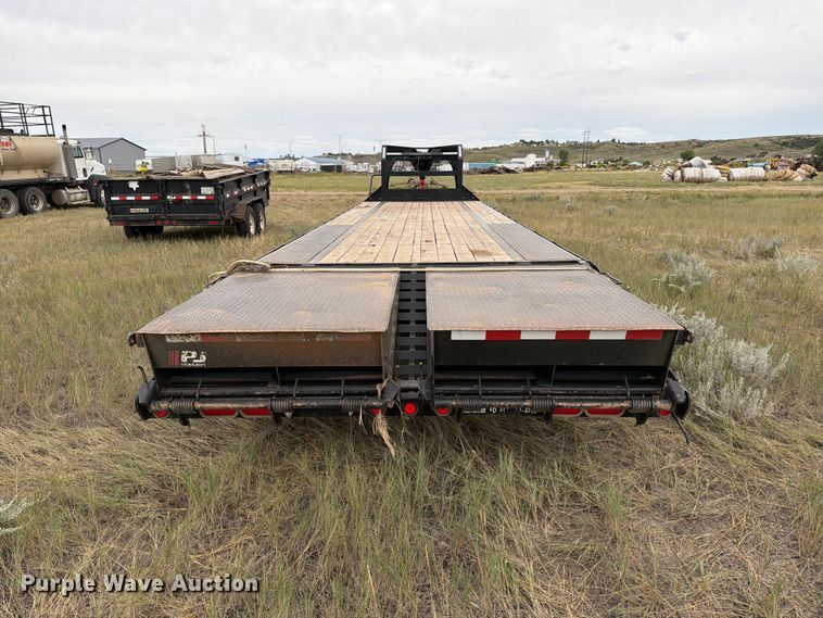image for item EA0532 2023 PJ Trailers 3F413 equipment trailer