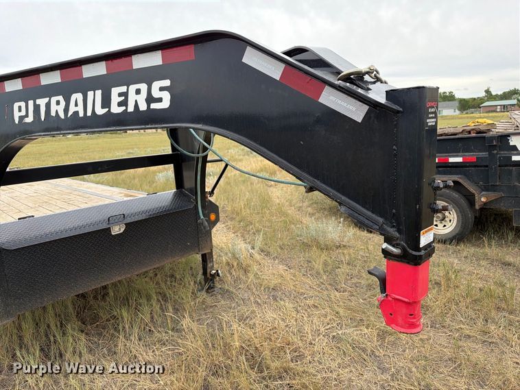 image for item EA0532 2023 PJ Trailers 3F413 equipment trailer