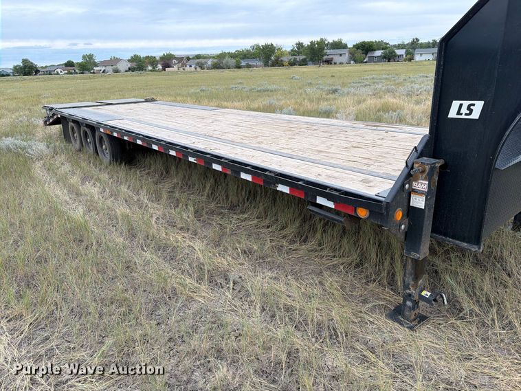image for item EA0532 2023 PJ Trailers 3F413 equipment trailer