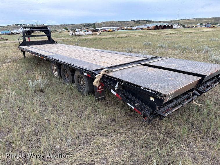 image for item EA0532 2023 PJ Trailers 3F413 equipment trailer