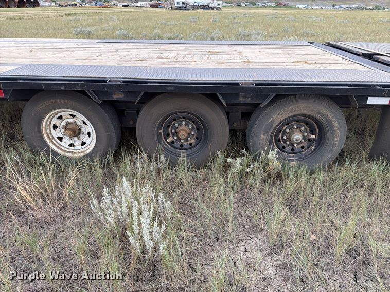 image for item EA0532 2023 PJ Trailers 3F413 equipment trailer