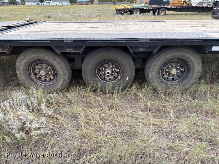 image for item EA0532 2023 PJ Trailers 3F413 equipment trailer