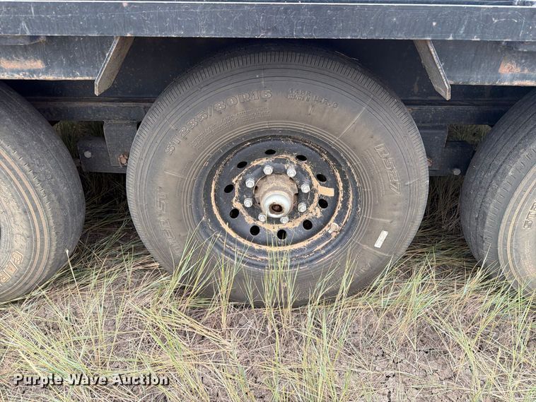 image for item EA0532 2023 PJ Trailers 3F413 equipment trailer