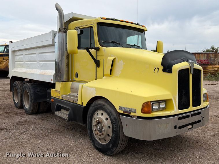 image for item EA0535 1994 Kenworth T600 dump truck