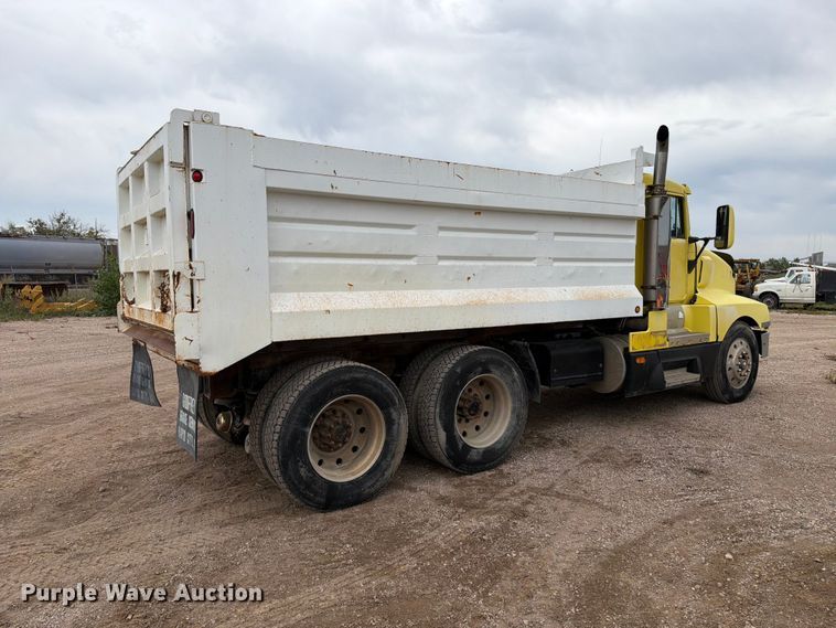 image for item EA0535 1994 Kenworth T600 dump truck