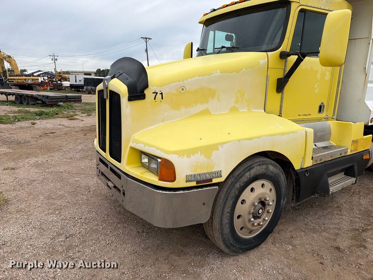 image for item EA0535 1994 Kenworth T600 dump truck