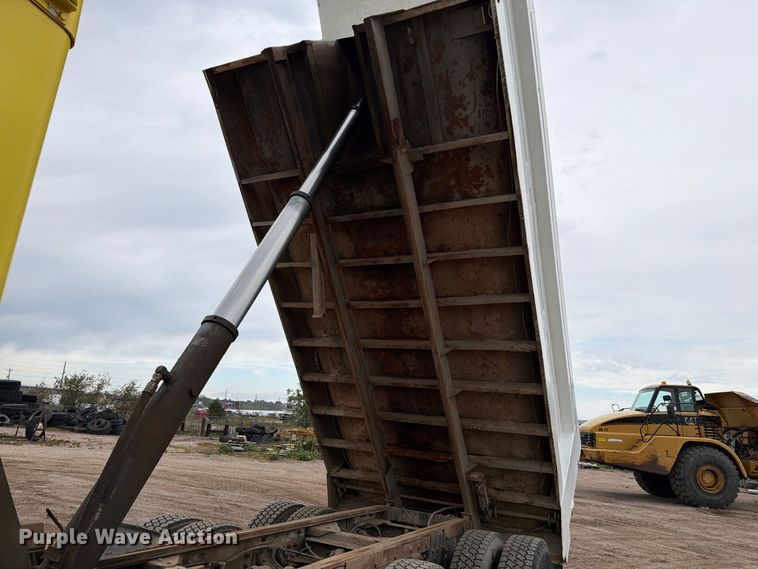 image for item EA0535 1994 Kenworth T600 dump truck
