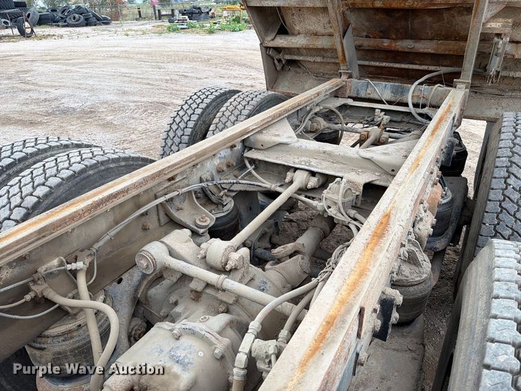 image for item EA0535 1994 Kenworth T600 dump truck