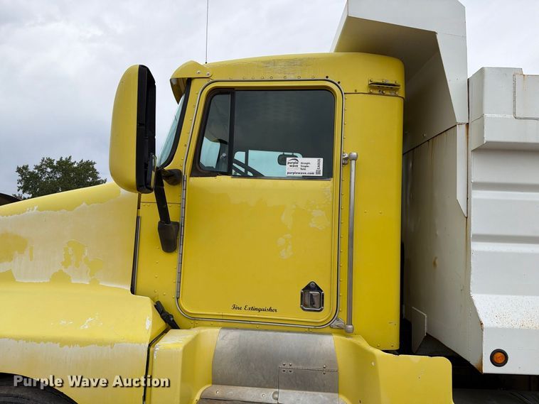 image for item EA0535 1994 Kenworth T600 dump truck
