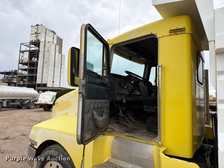 image for item EA0535 1994 Kenworth T600 dump truck