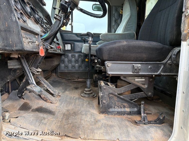 image for item EA0535 1994 Kenworth T600 dump truck