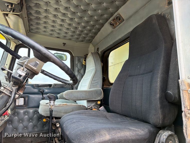 image for item EA0535 1994 Kenworth T600 dump truck