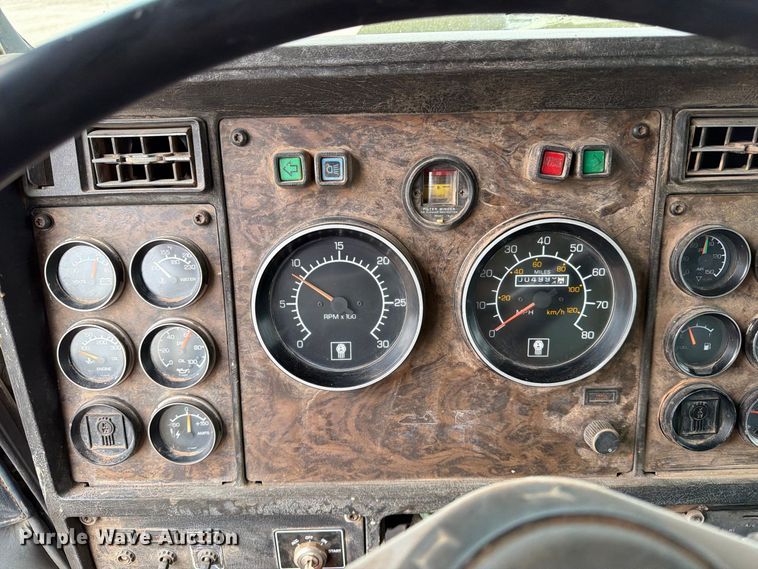 image for item EA0535 1994 Kenworth T600 dump truck