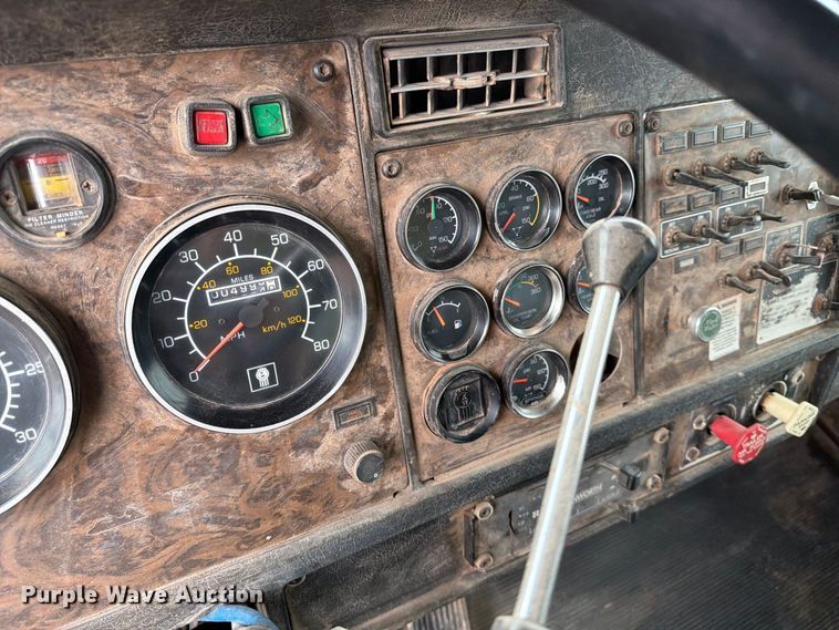 image for item EA0535 1994 Kenworth T600 dump truck