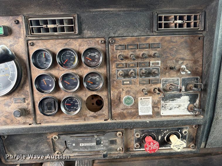 image for item EA0535 1994 Kenworth T600 dump truck