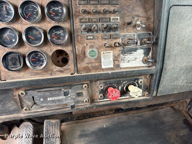 image for item EA0535 1994 Kenworth T600 dump truck
