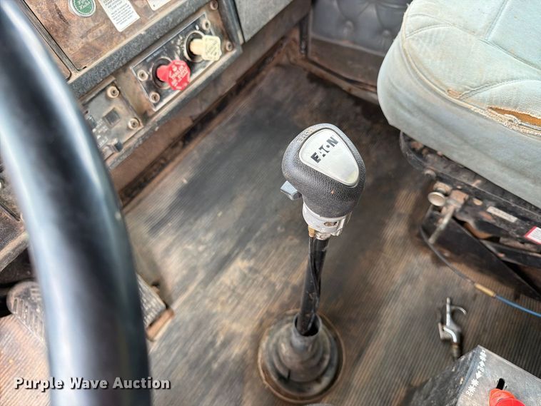 image for item EA0535 1994 Kenworth T600 dump truck