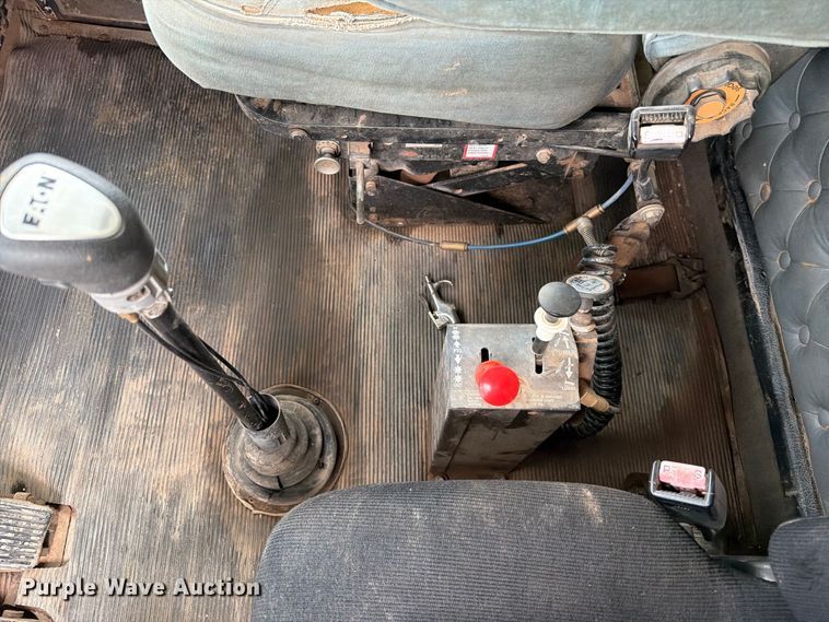 image for item EA0535 1994 Kenworth T600 dump truck