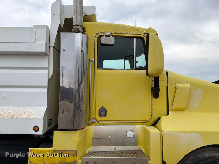 image for item EA0535 1994 Kenworth T600 dump truck