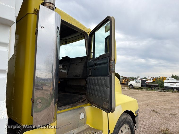 image for item EA0535 1994 Kenworth T600 dump truck