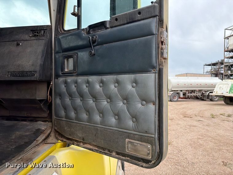 image for item EA0535 1994 Kenworth T600 dump truck