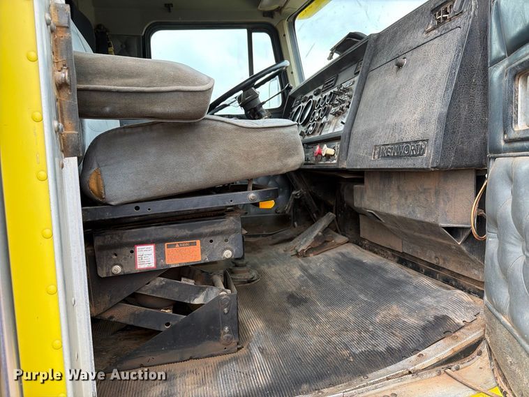 image for item EA0535 1994 Kenworth T600 dump truck