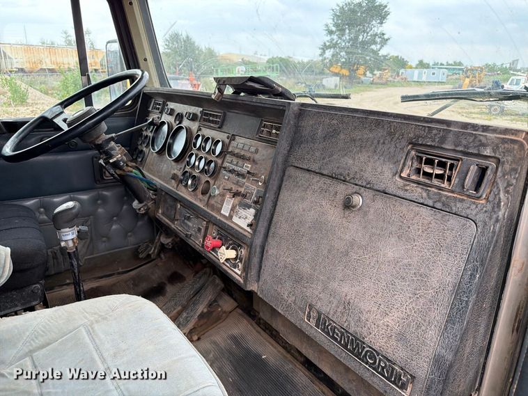 image for item EA0535 1994 Kenworth T600 dump truck