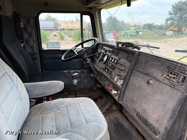 image for item EA0535 1994 Kenworth T600 dump truck