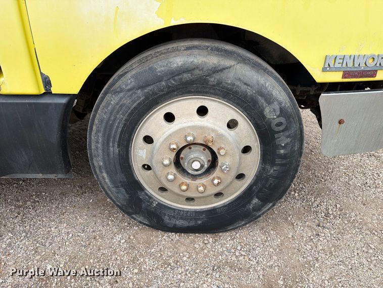 image for item EA0535 1994 Kenworth T600 dump truck