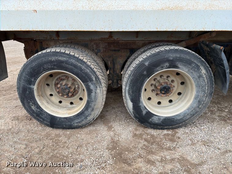 image for item EA0535 1994 Kenworth T600 dump truck