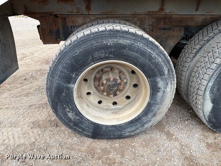 image for item EA0535 1994 Kenworth T600 dump truck