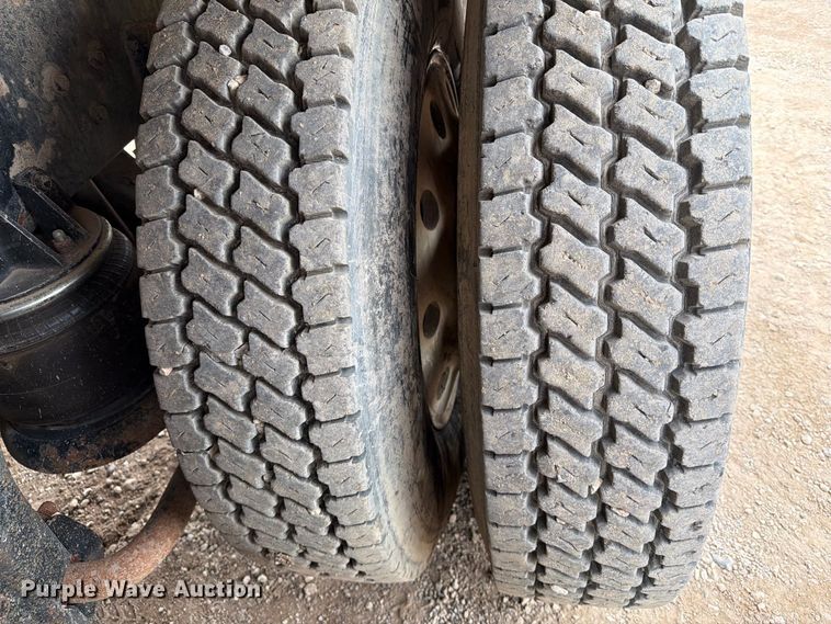 image for item EA0535 1994 Kenworth T600 dump truck