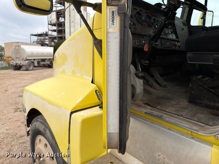 image for item EA0535 1994 Kenworth T600 dump truck