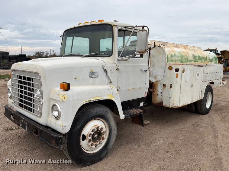 image for item EA0536 1982 Ford LN700 fuel truck