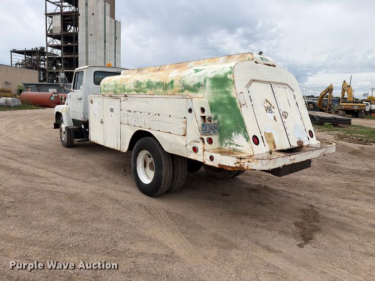 image for item EA0536 1982 Ford LN700 fuel truck