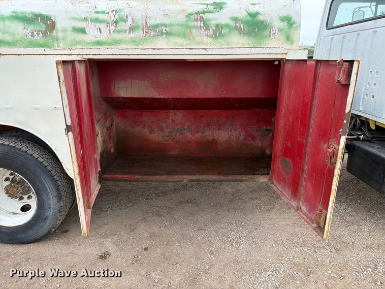 image for item EA0536 1982 Ford LN700 fuel truck