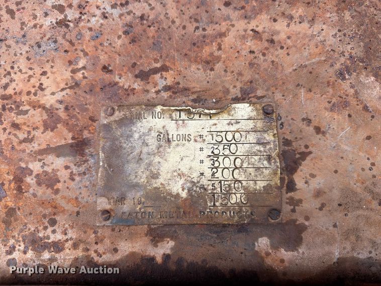 image for item EA0536 1982 Ford LN700 fuel truck