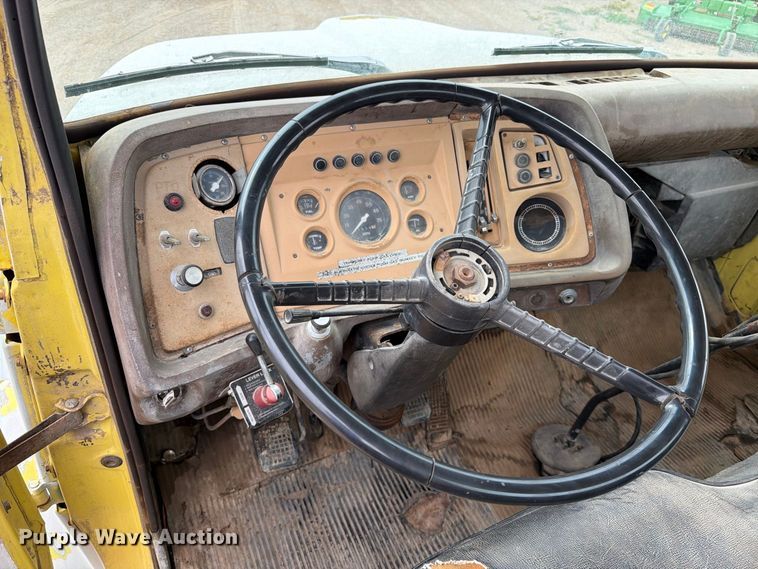 image for item EA0536 1982 Ford LN700 fuel truck