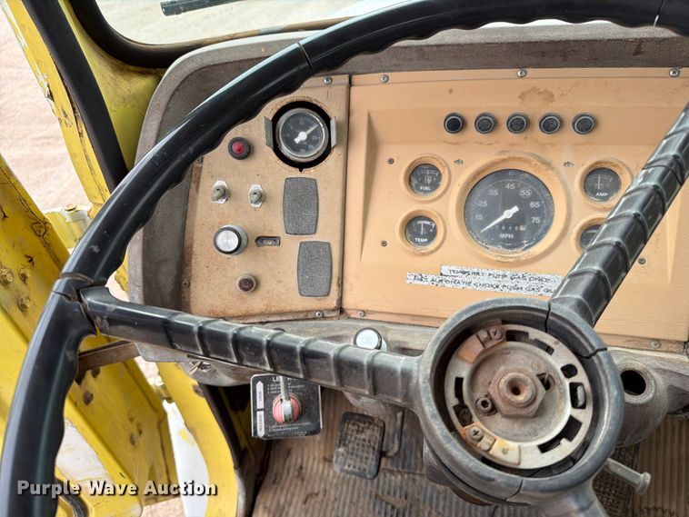 image for item EA0536 1982 Ford LN700 fuel truck