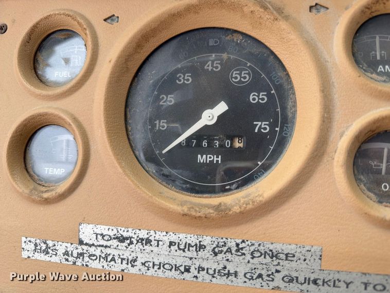 image for item EA0536 1982 Ford LN700 fuel truck