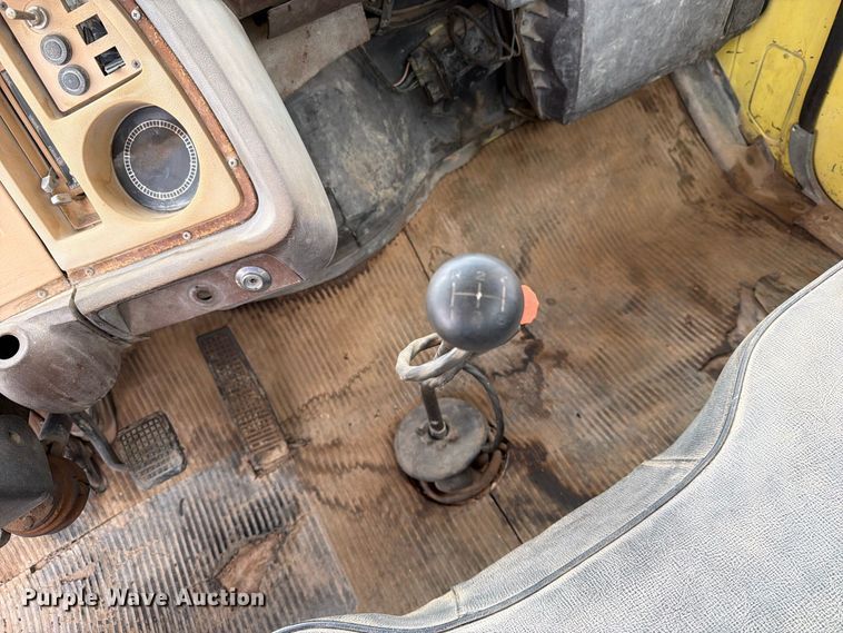 image for item EA0536 1982 Ford LN700 fuel truck